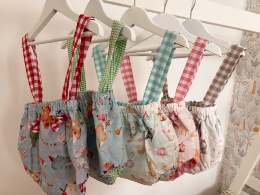 Pack de cumpleaños Braguitas de tela con tirantes de colores y estampados infantiles para el primer cumpleaños del bebé